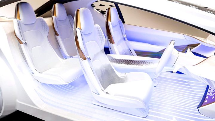 Bagian interior Toyota Concept I, mobil yang memanfaatkan teknologi kecerdasan buatan atau artificial intellegence (AI). Tahun 2020 mobil ini direncanakan akan diuji coba di jalanan Negeri Matahari Terbit itu.

Kompas/Mahdi Muhammad (MHD)
25-10-2017