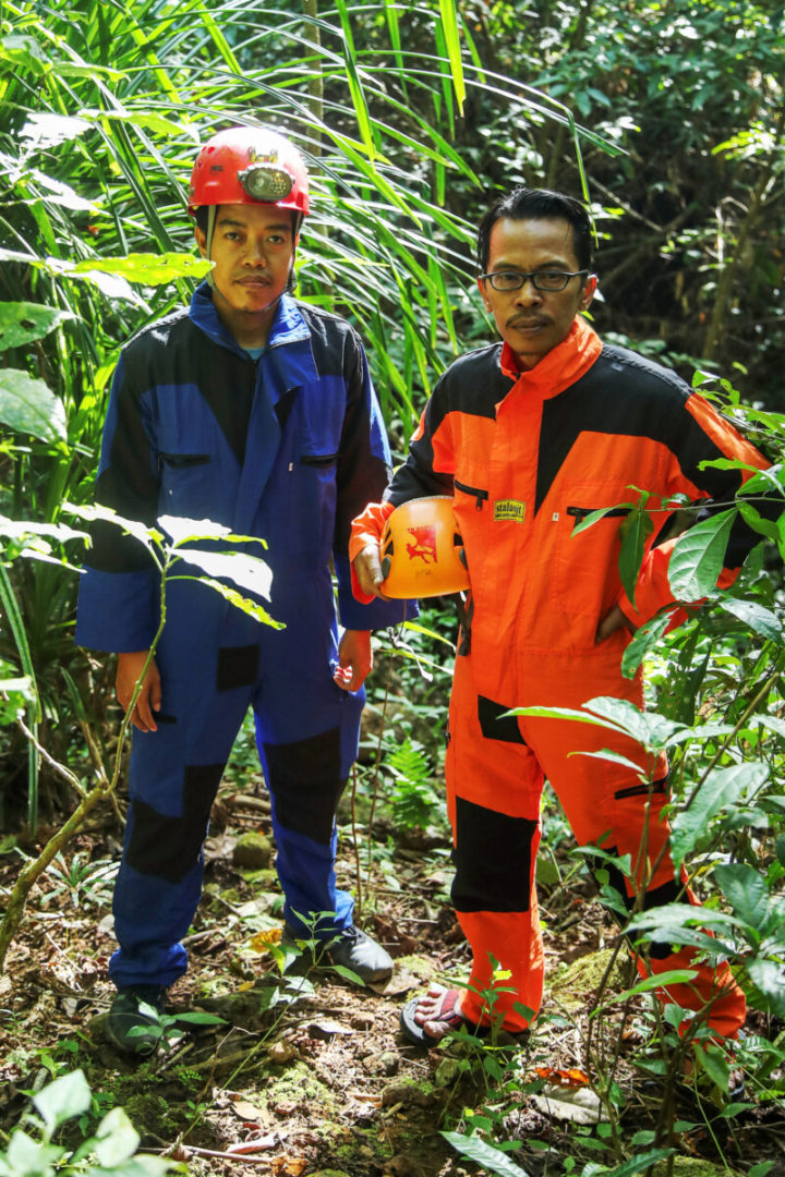 Kama Jaya Saghir (kanan) dan M Taufiq Ismail - petugas Taman Nasional Bantimurung Bulusaraung

KOMPAS/HENDRA A SETYAWAN (HAS)
21-06-2019

Untuk sosok ekspedisi WALLACEA