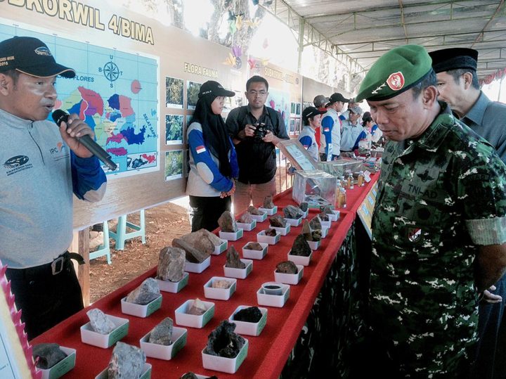 Ekspedisi NKRI yang diadakan TNI berhasil menemukan berbagai batu yang mengandung 